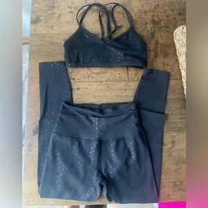 Beyond yoga black heart workout set